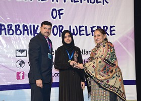 
Prof. Shaheena presenting Gold Medal & Award to Rimsha Aman Elahi - 1st Genral Group  (2015)