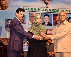 Anwar Masood presented Gold Medal & Award to Aqsa Ramay 1st Overall Sargodha (2017)