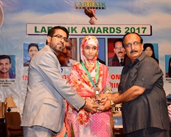 Prof. Muhammad Amjad presented Gold Medal & Award to Maira Zafar 2nd Science Group Lahore (2017)