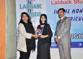 Madam Shahnaz Malhi Professor NCA presented Gold Medal & Shield to Nashka Zulfiqar Ã¢â‚¬â€œ 1st Overall BISE Lahore (2012)