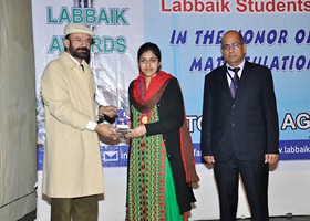 Farhat Abbas Shah presented Gold Medal & Shield to Iman Fatima (2013)