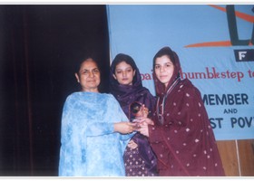 Shaista Whyne Sr. Registrar LCFWU presented Gold Medal & Shield. (2004)